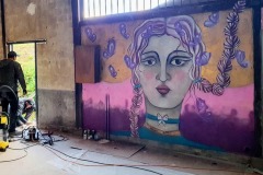 Demoiselle MARIPOSA pour un mur 300cm x 210cm dans un magasin a Versailles