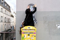 Demoiselle MM boulevard du port royal à Paris 2021 balance ton porc collage Art Urbain