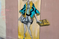 Fresque murale Demoiselle Papesse - Street art à Marseille 2023