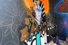 Demoiselle Queen bee expo street art paris 13 LAVO MATIK