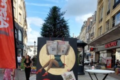 Art urbain exposé à Saint-Quentin lors de la braderie et du festival de la bière.