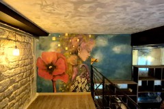 Fresque lumineuse en peinture acrylique et spray au bar Bistrot Coquelicot.