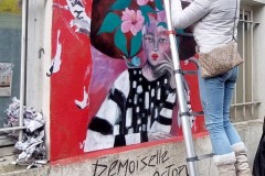 Harmonie de Peinture et Collage dans la Rue Parisienne