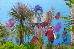 Street Art Magnac Festival 2022 Fresque murale au fusain, peinture acrylique et aérosol Demoiselle MM