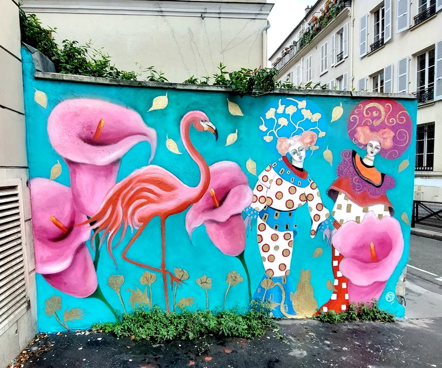 Une touche de couleur vive dans le 20e arrondissement de Paris avec les Demoiselles Flamand Rose.