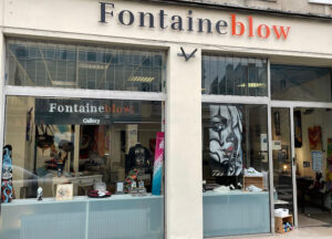 La Galerie Fontaineblow est un espace dédié à l'art urbain, situé au 238, rue Grande à Fontainebleau. Elle se distingue par son approche innovante, alliant galerie d'art, lieu de rencontres avec les artistes et espace d'événements.