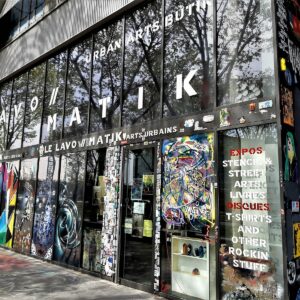 Le Lavo//Matik est un espace dédié aux arts urbains, situé au 20 boulevard du Général d'Armée Jean Simon, dans le 13ᵉ à Paris. Il combine galerie d'art, librairie spécialisée et boutique, offrant une immersion complète dans la culture street art.